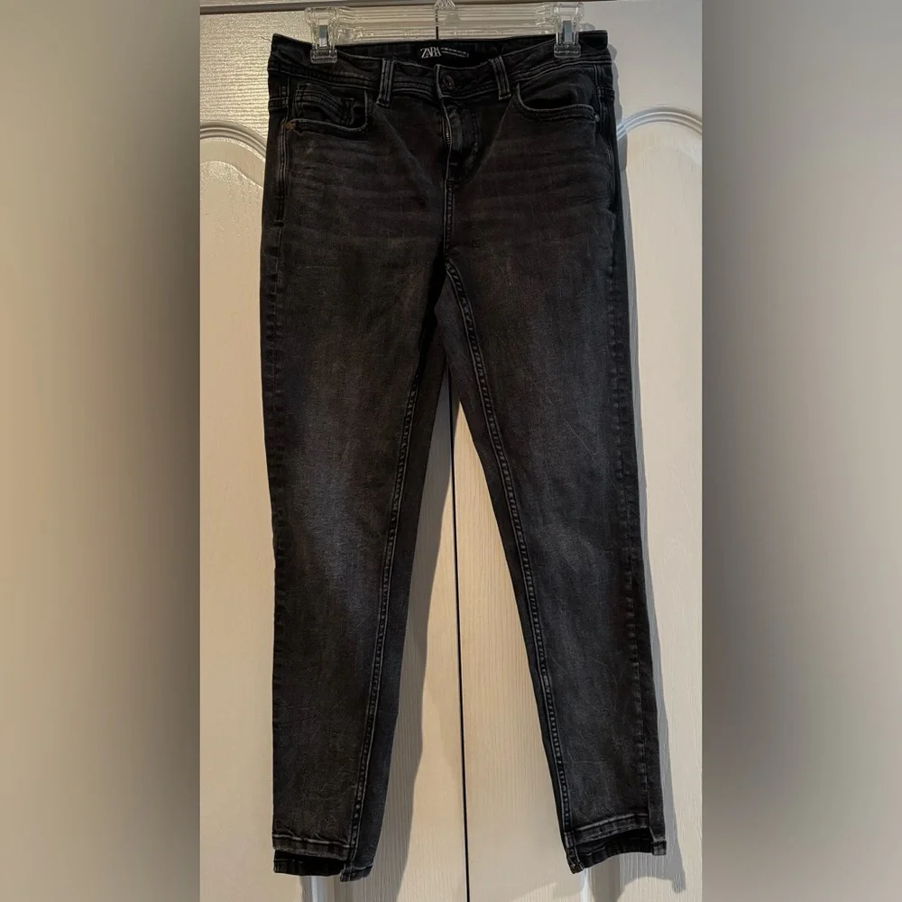 Zara Women’s Black Skinny Jeans - Size 6